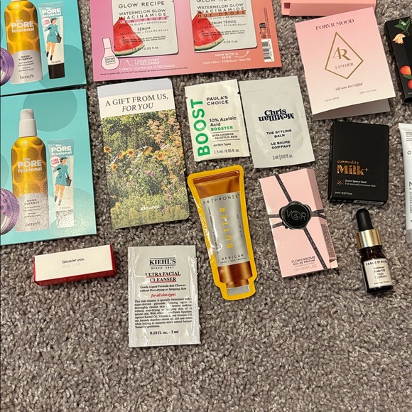 Assorted Beauty/Hair/Skincare Sample Set - Picture 4 of 4